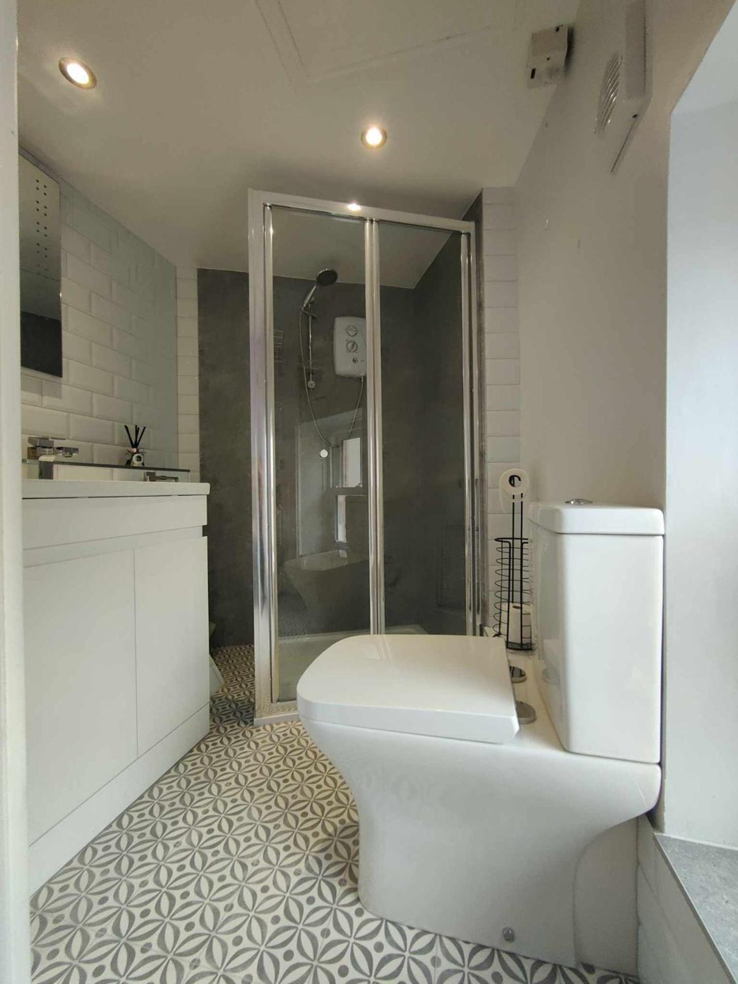 Queen's In Cardigan, Bay Holiday home Cardigan